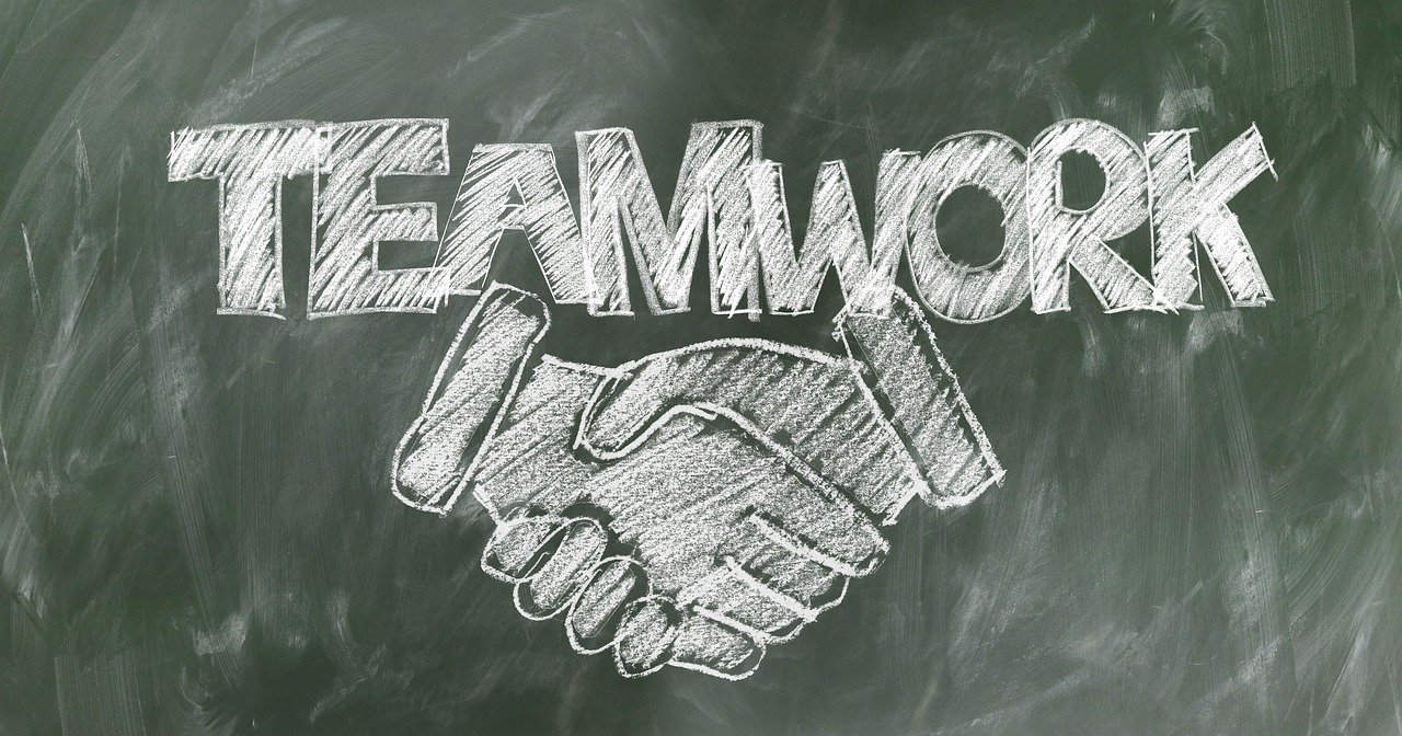 shaking hands, handshake, teamwork-2499618.jpg